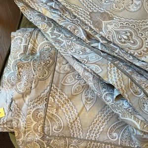 King Duvet and 2 King Pillow Shams!!